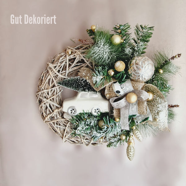 Türkranz Winterkranz Weihnachtskranz weißes Auto