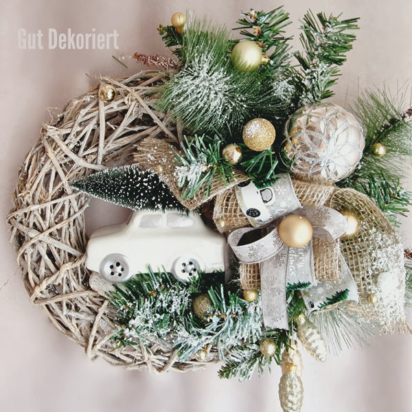 Türkranz Winterkranz Weihnachtskranz weißes Auto