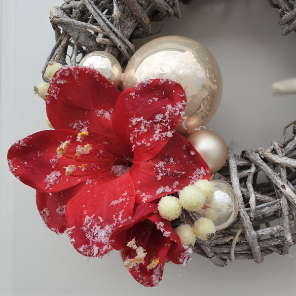 Amaryllis mit Kugeln - Gut Dekoriert
