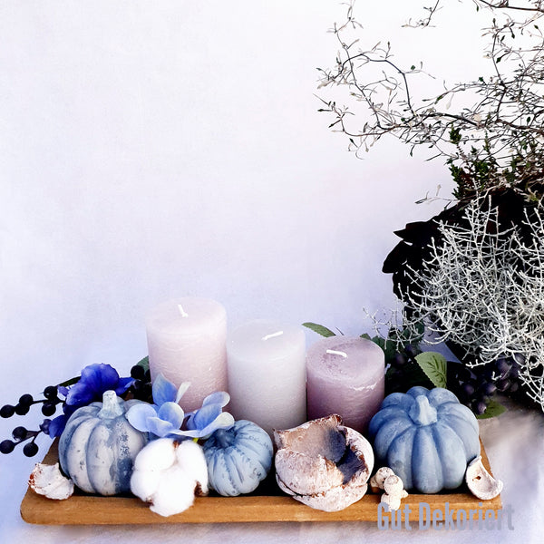 Gesteck Tischdeko Kürbis Pastel Kerzen blau