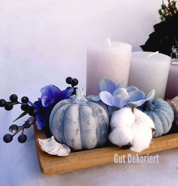 Gesteck Tischdeko Kürbis Pastel Kerzen blau